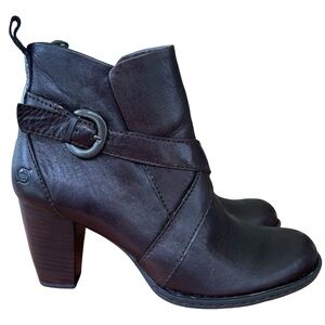 Born Women’s Leather Heel Buckle Detail Biker Ankle Boots Booties Red/Brown Sz 9